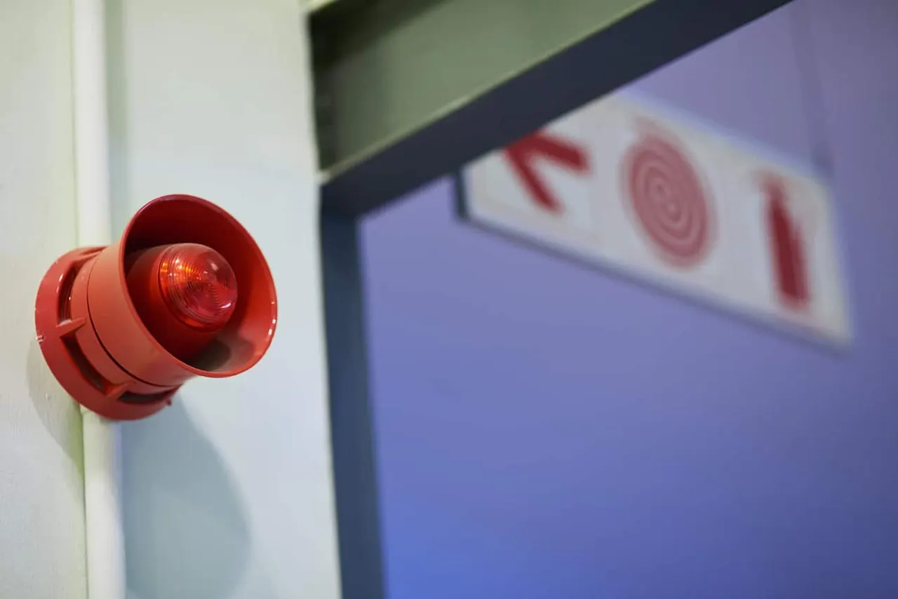 Comment réagir efficacement lorsqu’une alarme incendie se met à bipper?