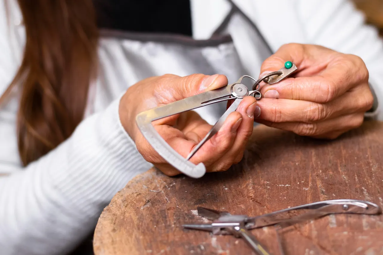Fabrication de bijoux en fil de cuivre – Guide étape par étape