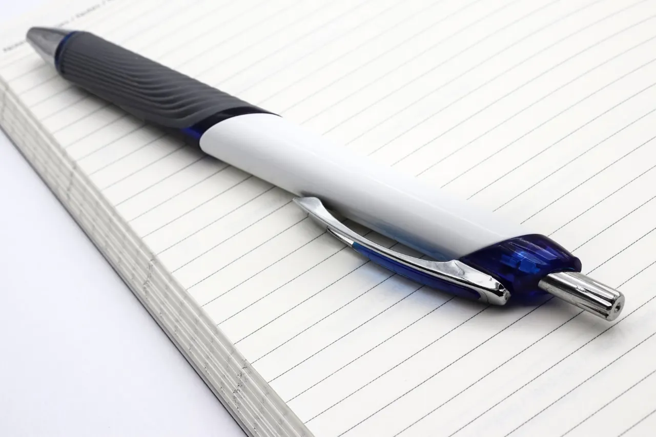 Stylos personnalisés en petite quantité : Comment se démarquer sans exploser votre budget ?
